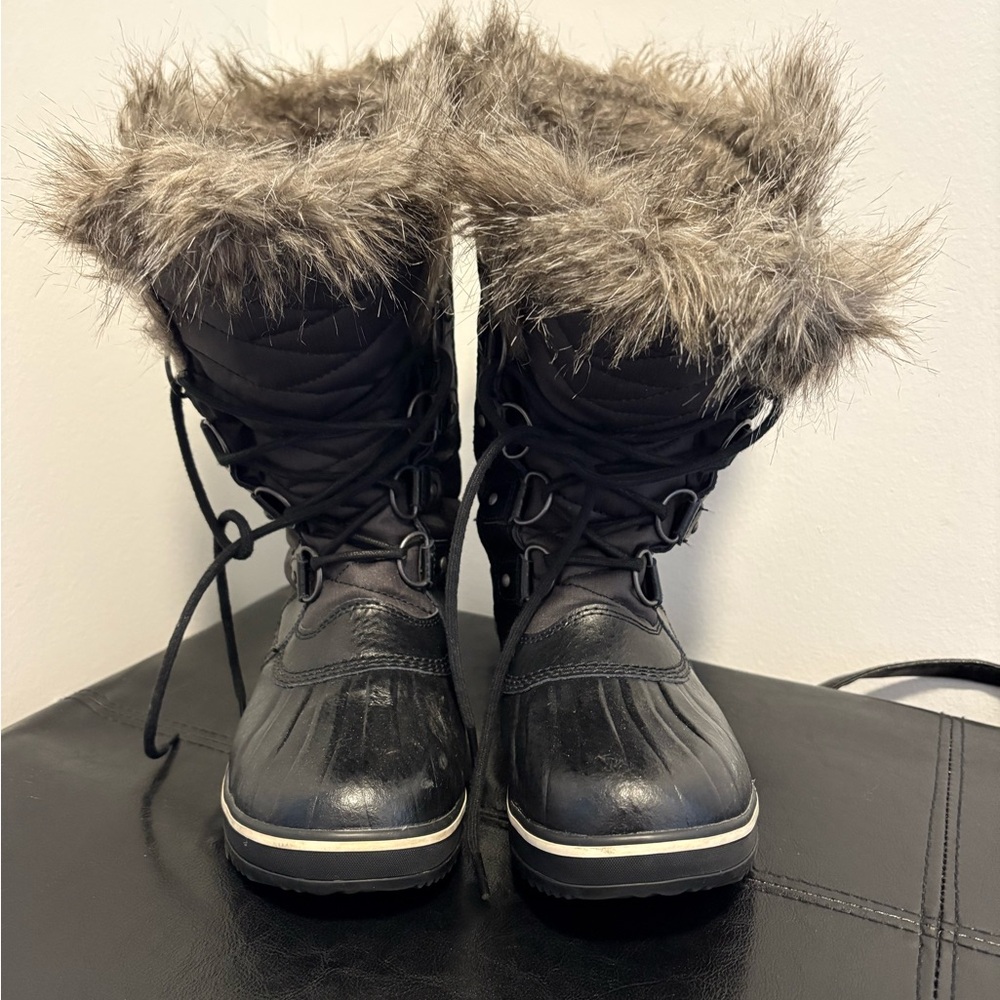 Sorel Tofino Black Fur-Trimmed Winter Boots